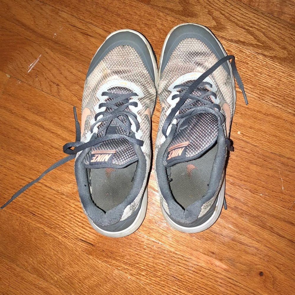 Nike tennis shoes